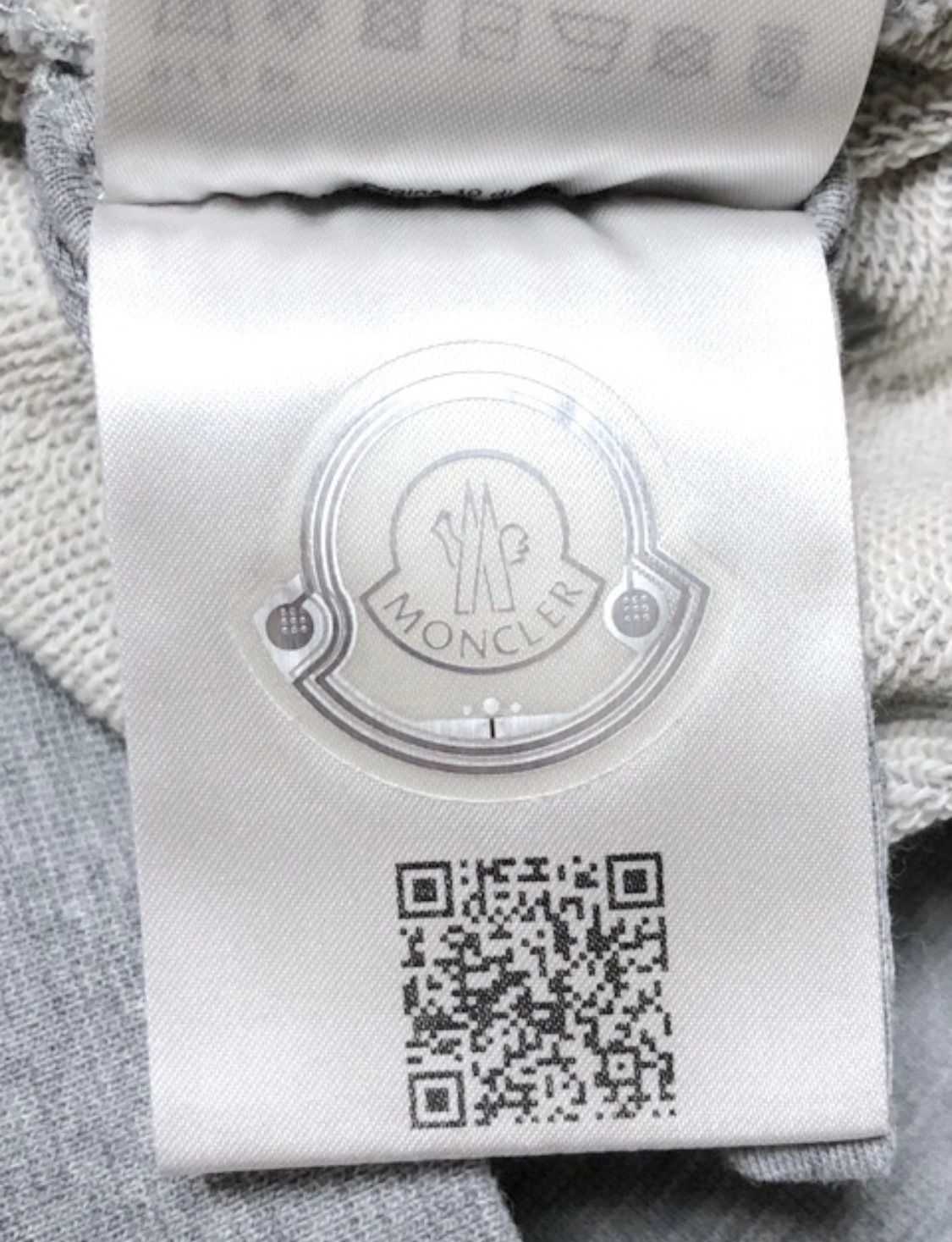 一目惚れする センス抜群 早い者勝ち Moncler モンクレール キッズ ロゴ ワッペン パーカー グレー 8才 130cm スウェット フーディー 2A48