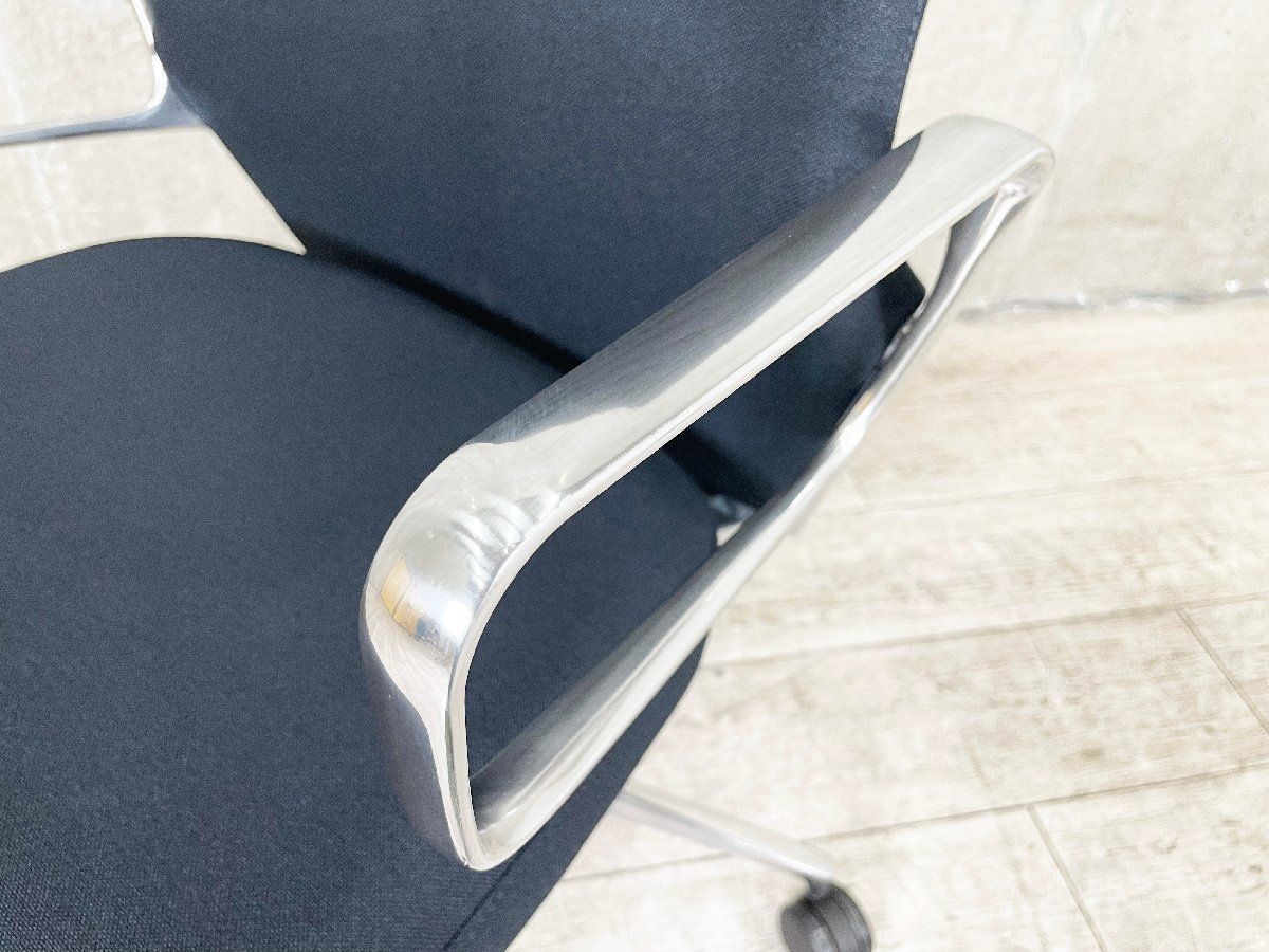 AC4 アームチェア