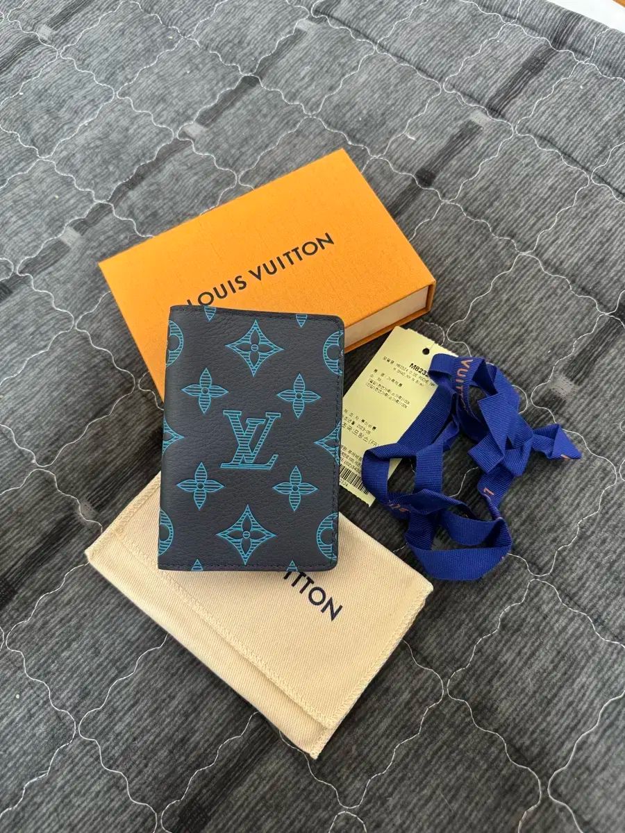 【超極美品】ルイヴィトン モノグラム シャドウ オーガナイザー ドゥ ポッシュ ルイヴィトンM62899モノグラムシャドウオーガナイザードゥポッシュカード