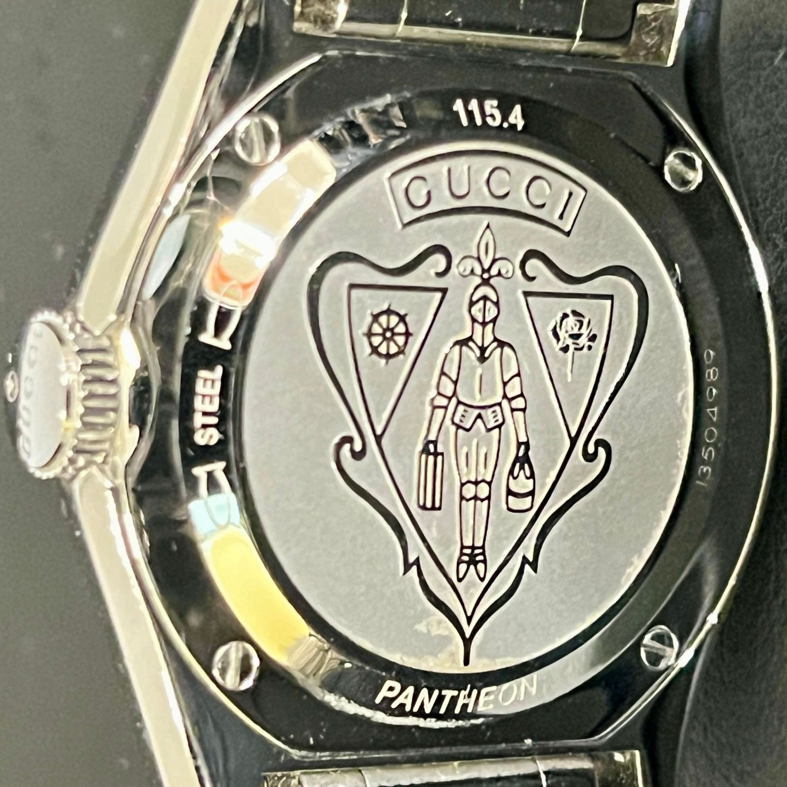 GUCCI グッチ 115.4（YA115423） PANTHEON パンテオン クォーツ腕時計 黒文字盤 不動 ジャンク品 : [グッチ] 腕時計 Pantheon パンテオン ブラック 文字盤
