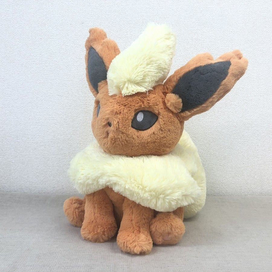 【新品未開封】ポケモンセンターオリジナル　ふわふわ抱きぬいぐるみ　ブースター ポケモンセンターオリジナル ふわふわ抱きぬいぐるみ ブースター