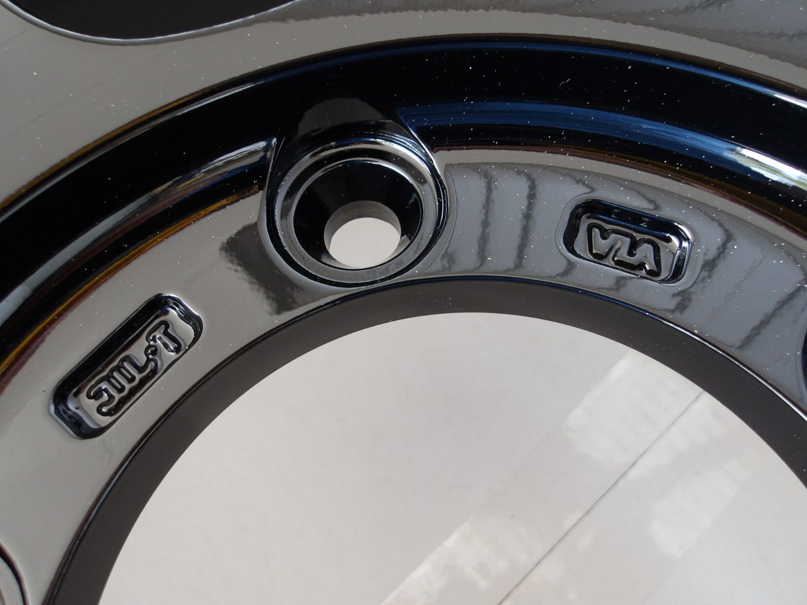 軽量１６インチ ４本セット