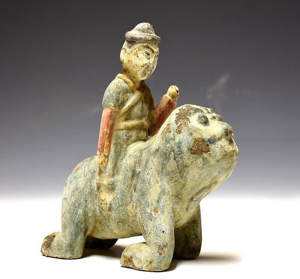 蔵A5131e 朝鮮古美術 木彫彩色虎上人物像 李朝時代