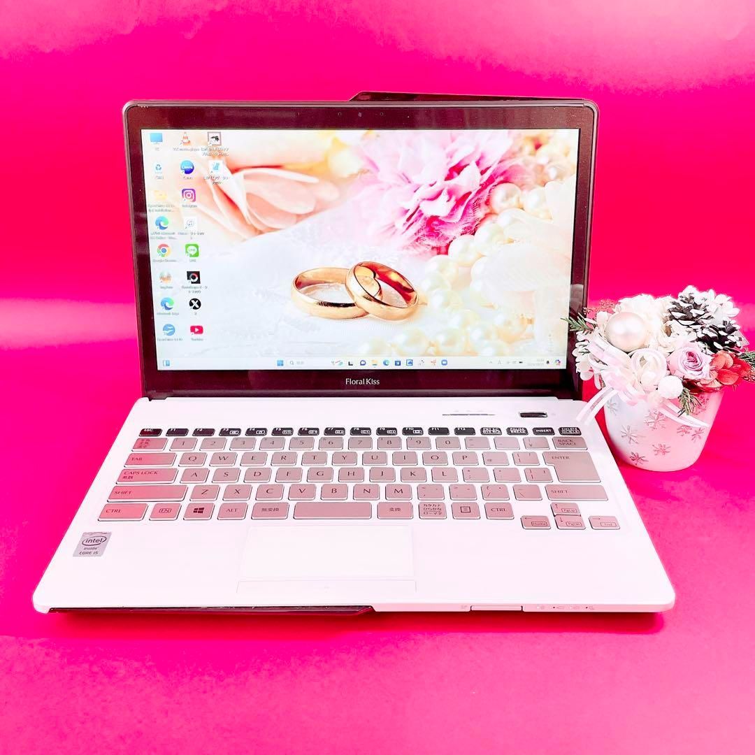 タッチパネル❣️小型軽量✨️初期設定済みですぐ使える薄型ノートパソコンSSDカメラ付 タッチパネル❣️小型軽量✨️初期設定済みですぐ使える薄型ノート