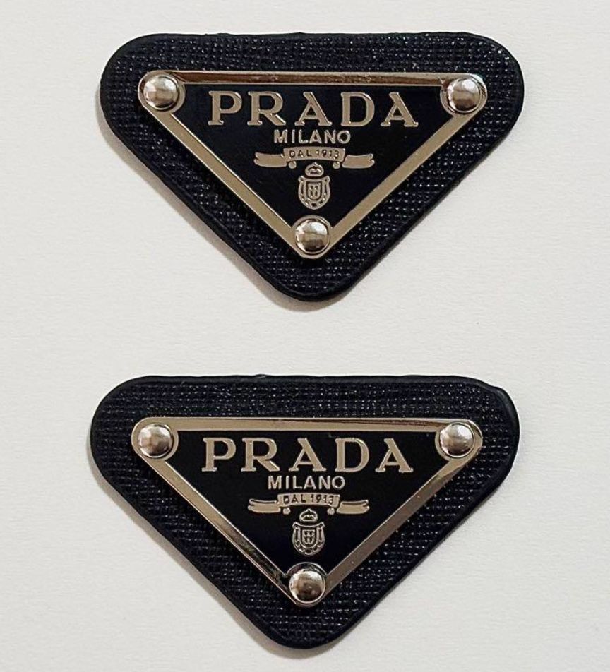【PRADA】ロゴ プレート メタルフレーム 国内発送 PRADA - 【4枚】PRADA プラダ ロゴプレート ロゴパーツ ブラック