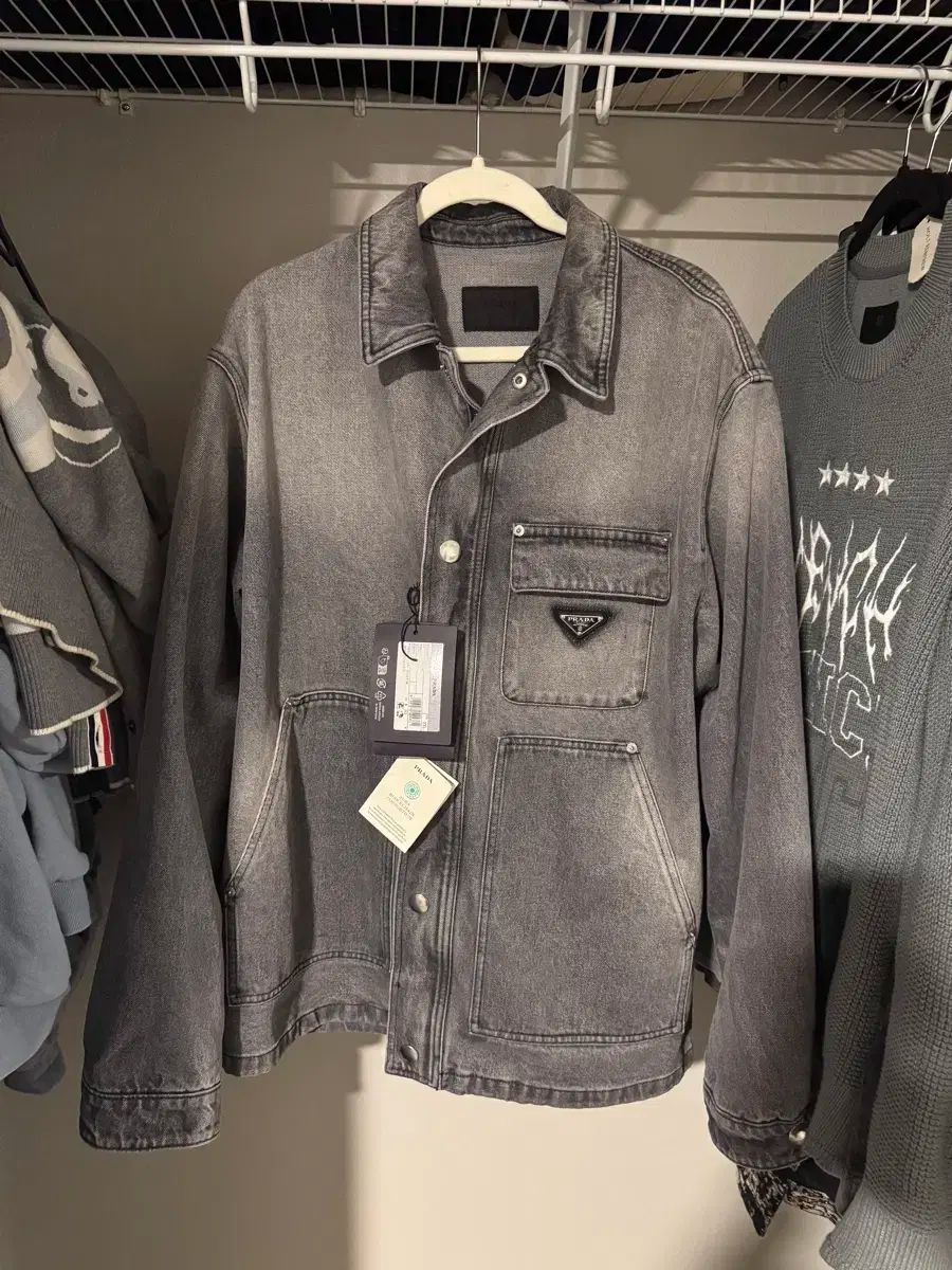 【雷市場（ポンジャン）商品韓国直送】 PRADA(プラダ) ロゴ プレート デニム ブルゾン ジャケット XXL