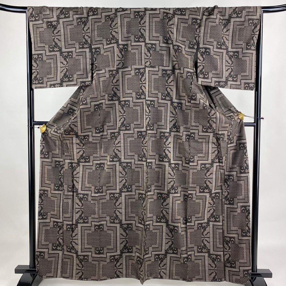 Y4665 紬 着物　正絹 身丈167 単衣 紬 正絹 単衣 亀甲幾何模様 身丈162.5cm 裄丈65.5cm 紬