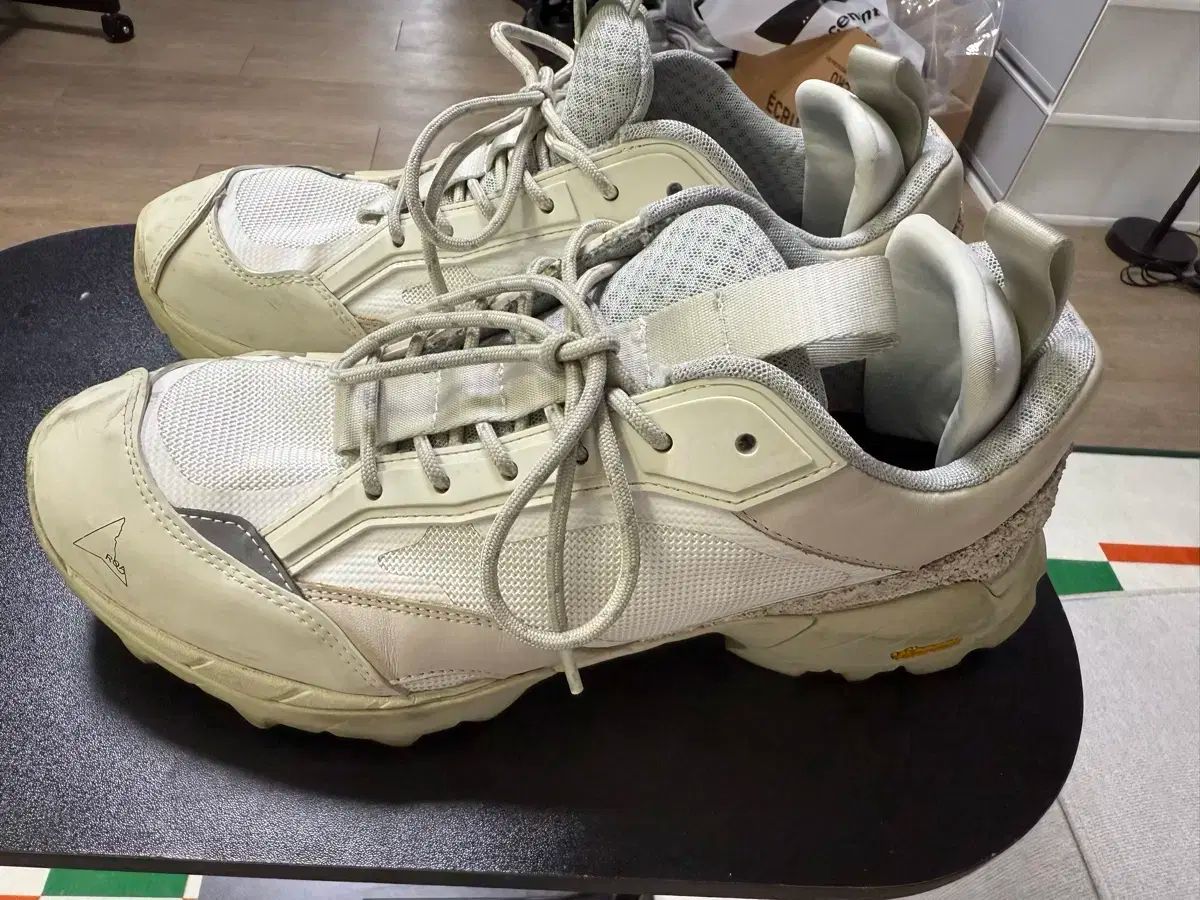 ハイキング ロック