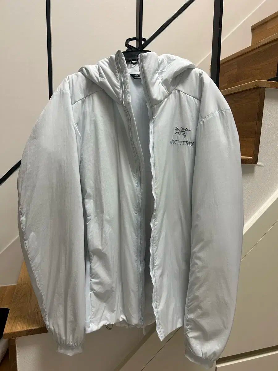 ARC TERYX Atomフーディー デイブレイク s