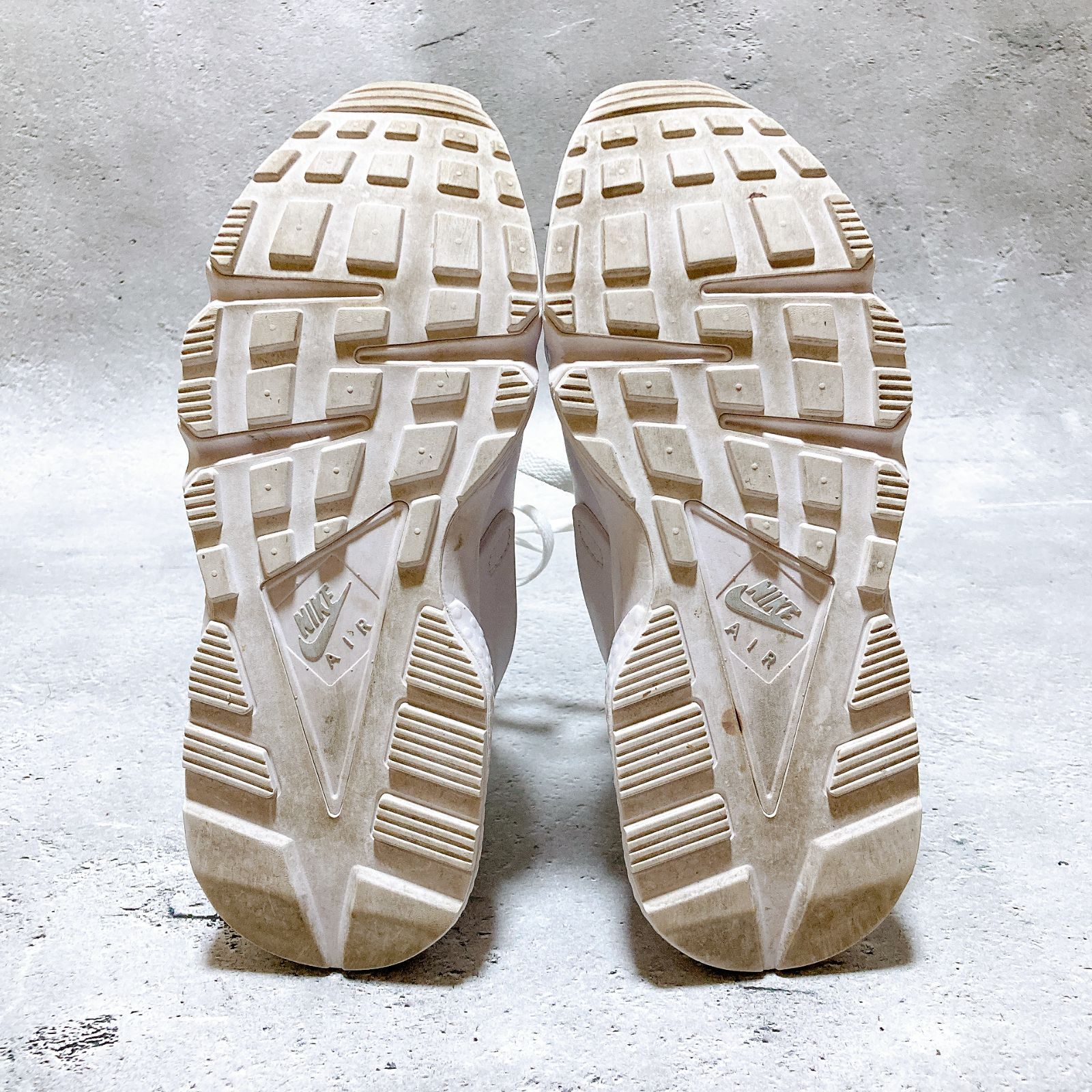 定価¥15,400 ナイキ AIR HUARACHE レディース 23センチ