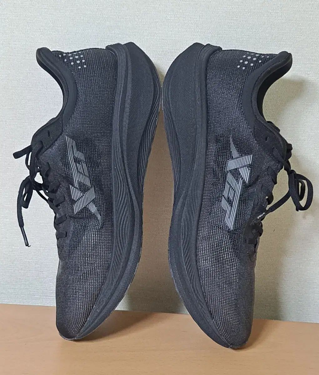 260X ランニングシューズ