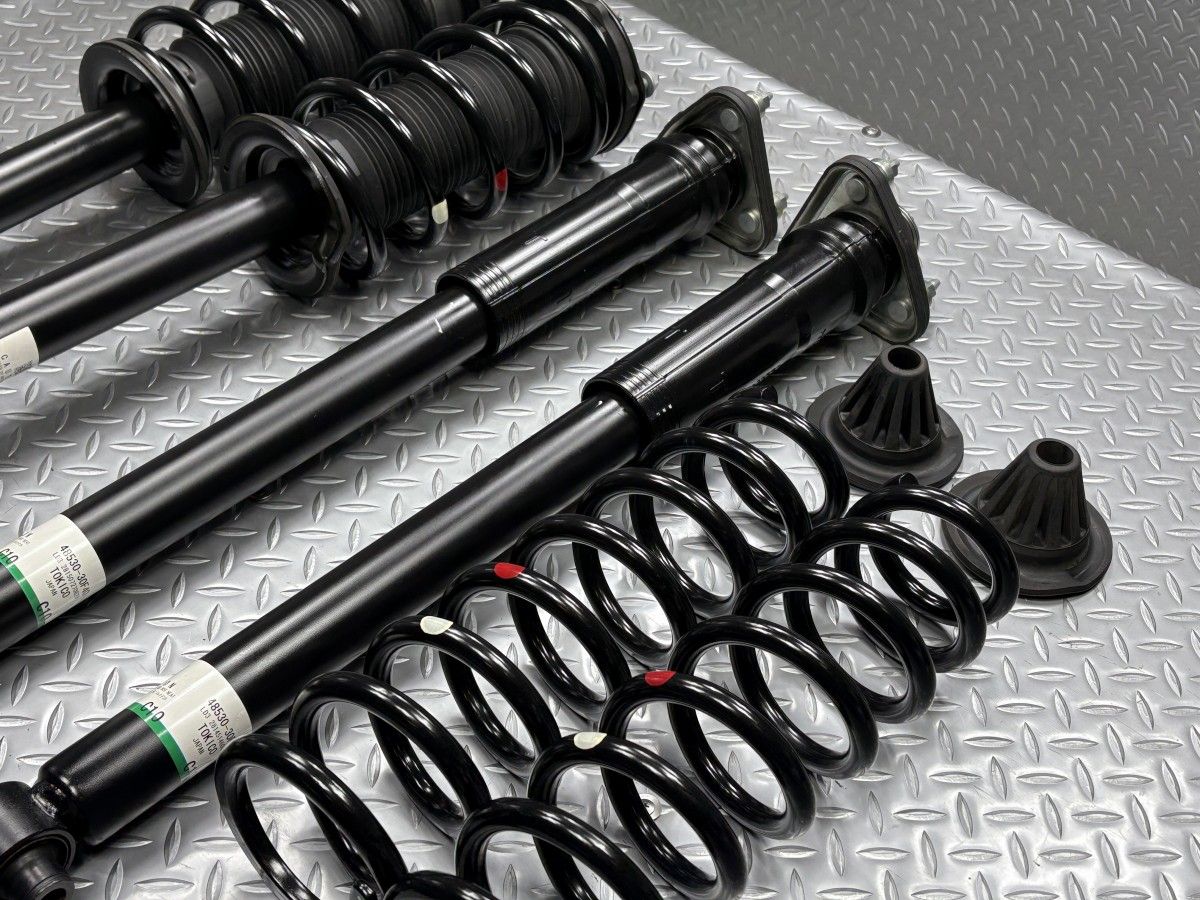 送料無料220系 クラウンハイブリッド 純正 サスキット 品番48510-30E20