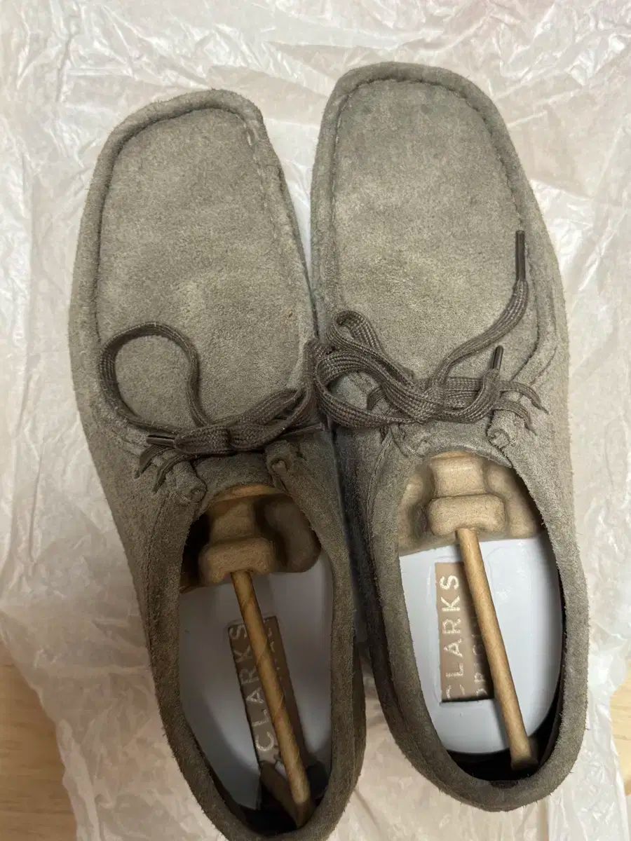 クラークス ワラビー ブーツ DARK GREY 275