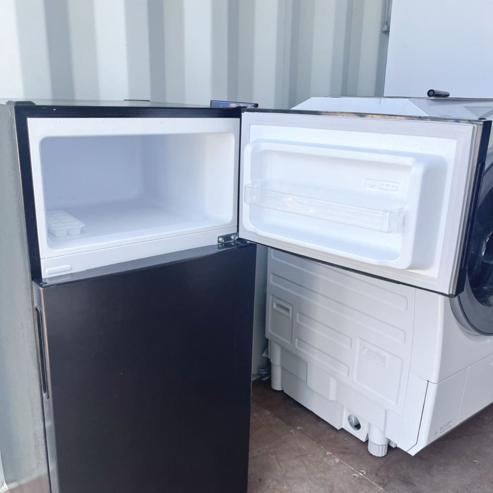 取付無料！コンパクト便利サイズ スタイリッシュダークシルバー冷蔵庫