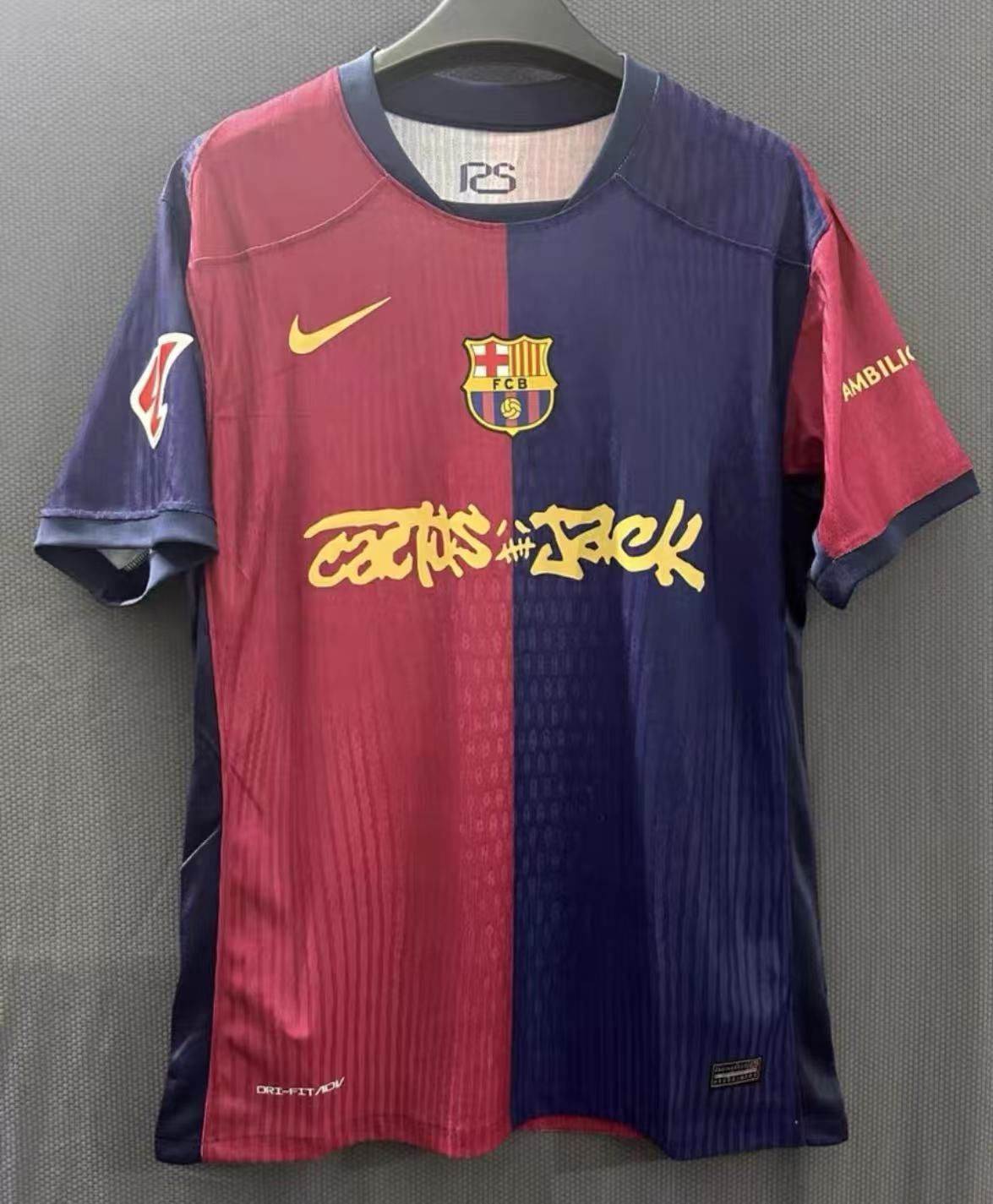 2025 バルセロナ トラビススコット コラボ ユニフォーム - メルカリ