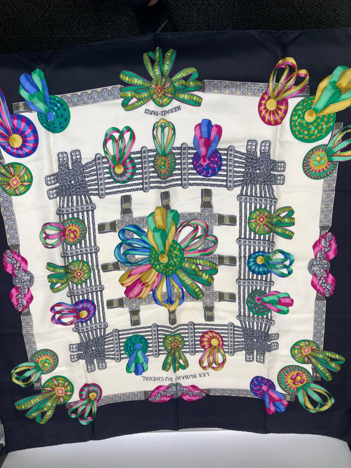 HERMES エルメス カレ90 「LES RUBANS DU CHEVALES/馬のリボン飾り