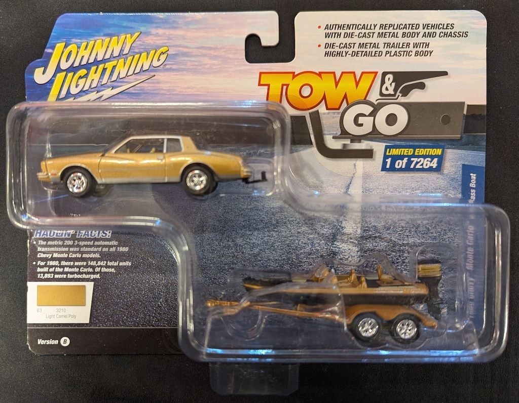 Johnny Lightning 1/64 1980 シェビー モンテ カルロ ライトキャメル u0026 バスボート キャメル