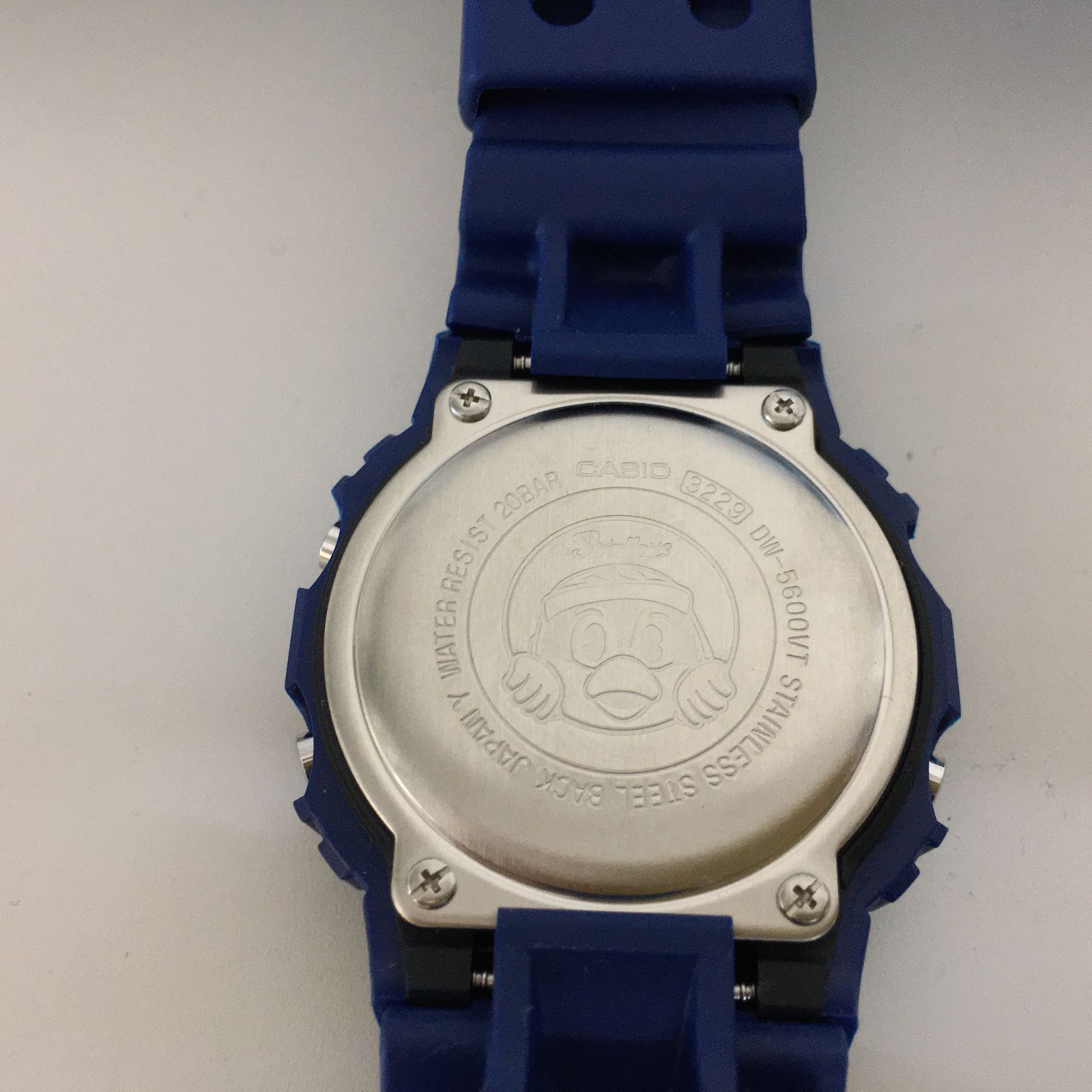 カシオ G-SHOCK （2021年限定スワローズモデル）つば九郎 ヤクルトがG―SHOCKとのコラボ時計発売 バックライト点灯で