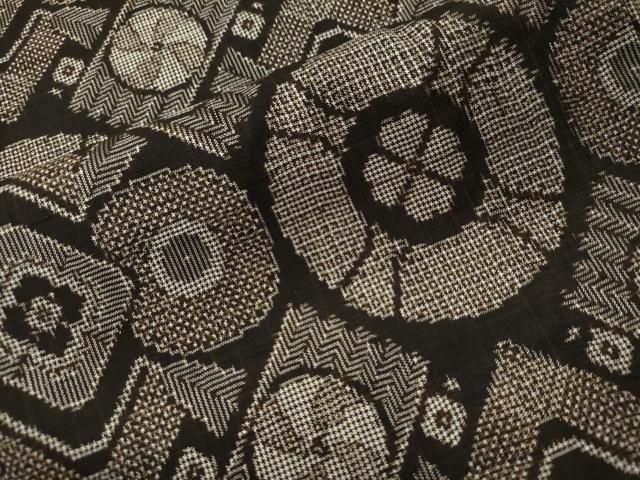 平和屋着物●本場大島紬　龍郷絣　正絹　逸品　未使用　CAAS7255yc 平和屋着物○本場大島紬 龍郷絣 正絹 逸品 未使用 CAAS7255yc - メルカリ