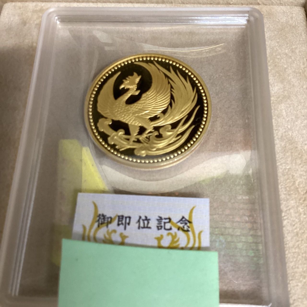 天皇陛下御即位記念】10万円プルーフ金貨 - メルカリ