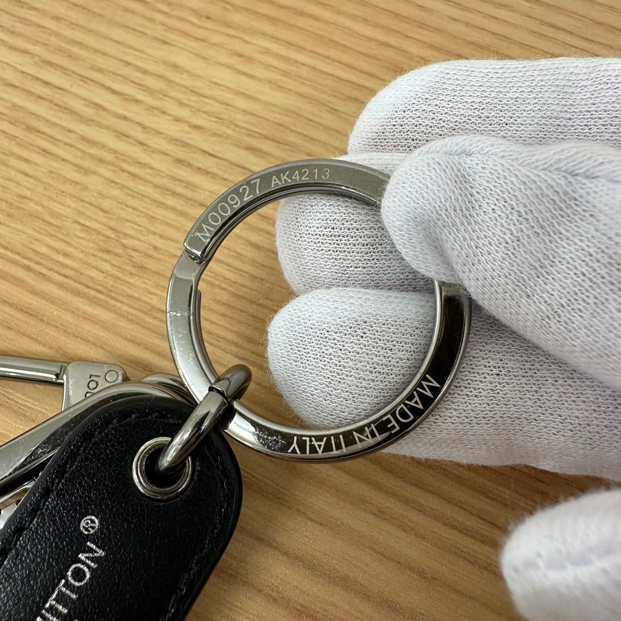 ♪ Louis Vuitton ルイヴィトン M00927 キーホルダー LV シグネチャー