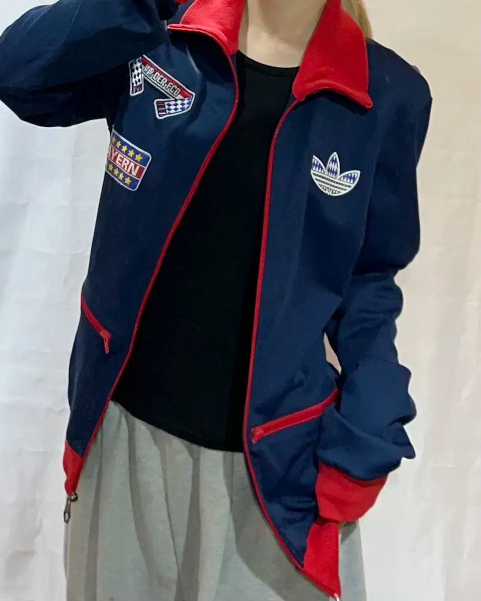 アディダス バイエルン ミュンヘン パッチ トラックジャージ