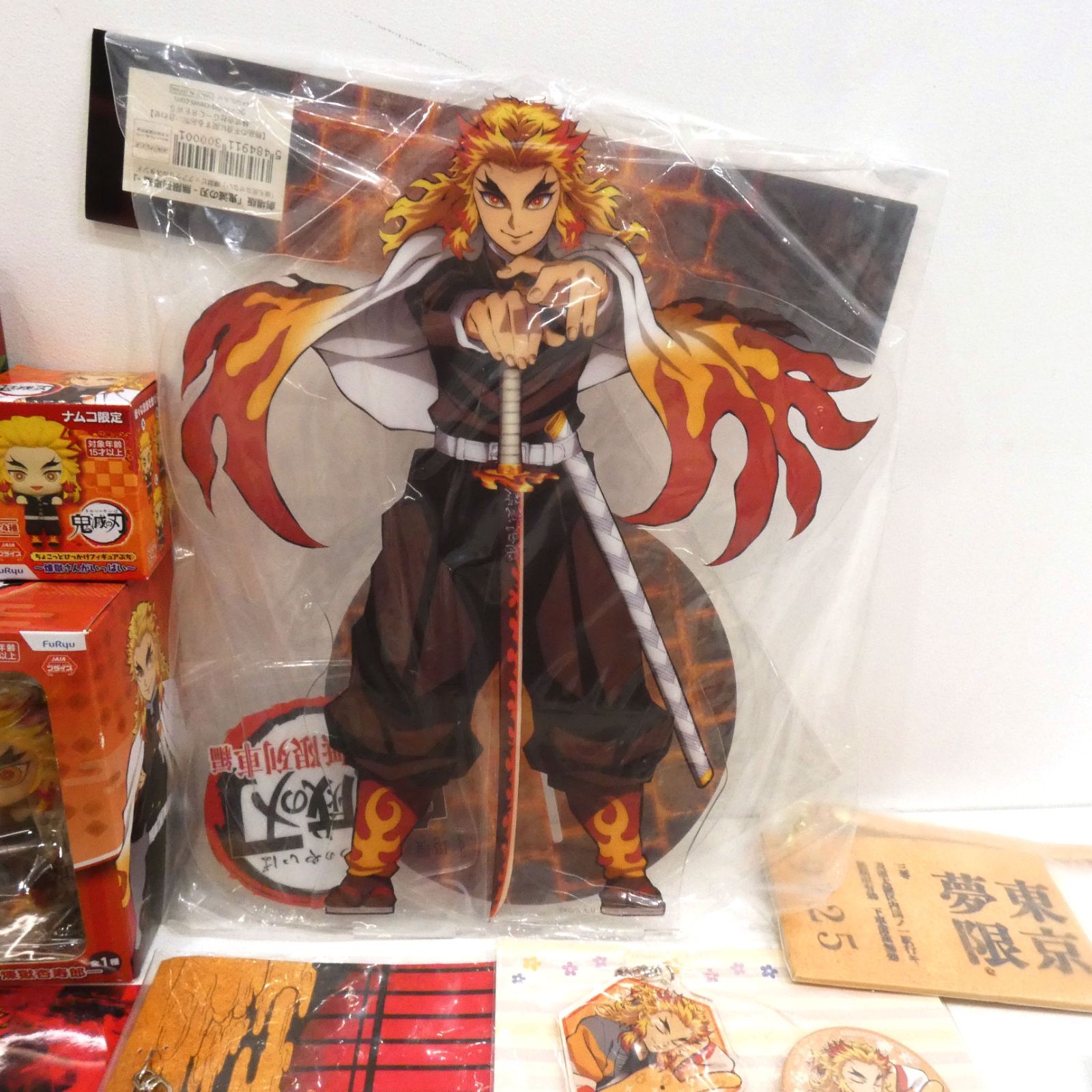 小牧店】鬼滅の刃 煉獄杏寿郎 グッズ アクスタ 缶バッジ など