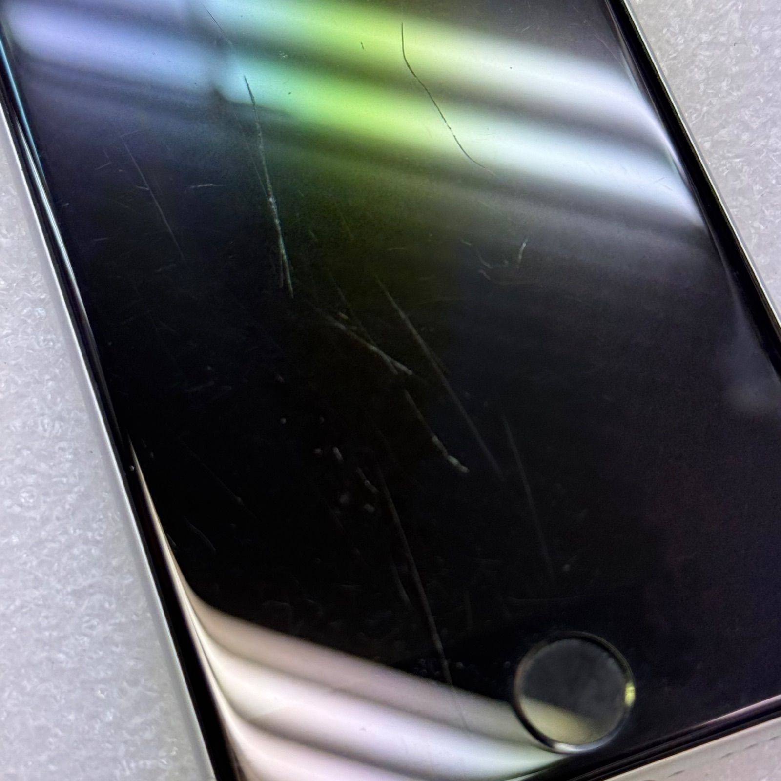 iPhone SE2 64GB ホワイト 液晶傷あり SIMロックあり - メルカリ