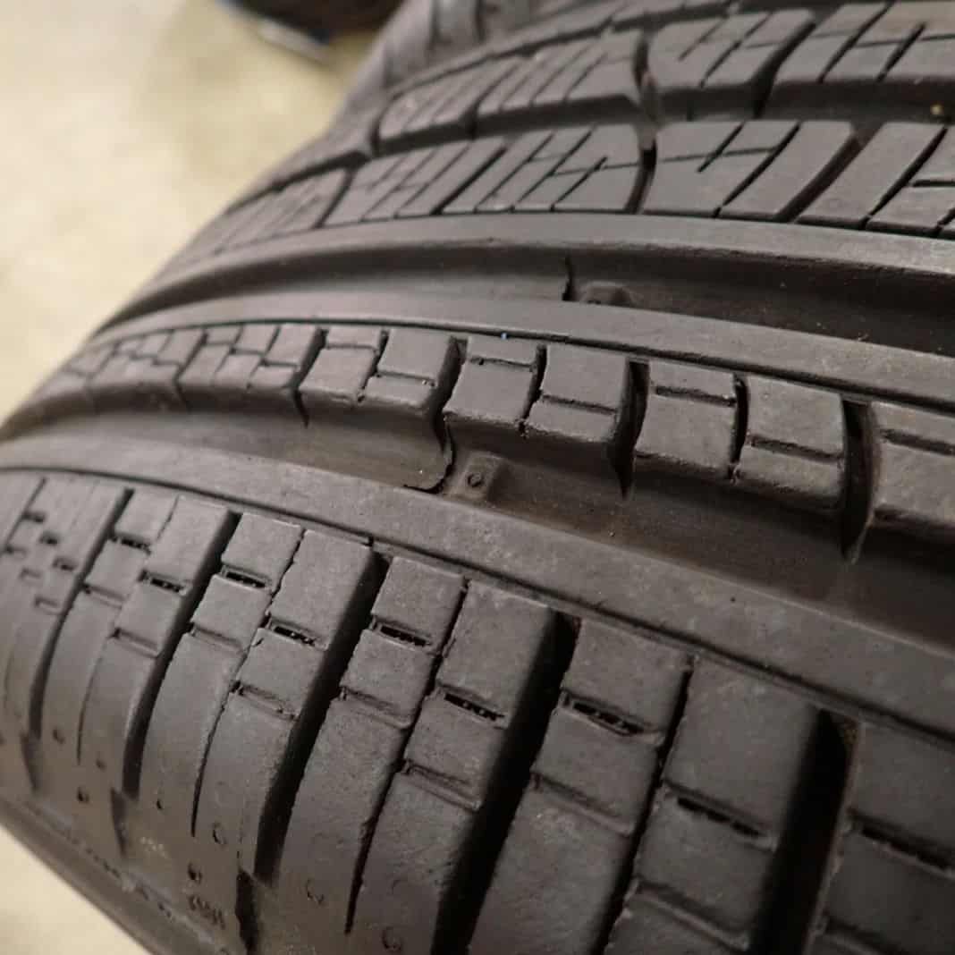 235|65R19 109V