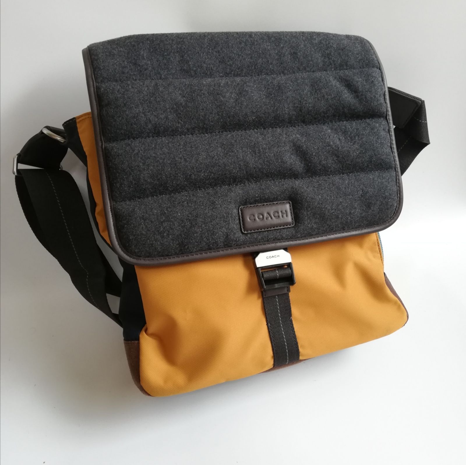美品中古】マスタードイエロー【COACH】ショルダーバッグ