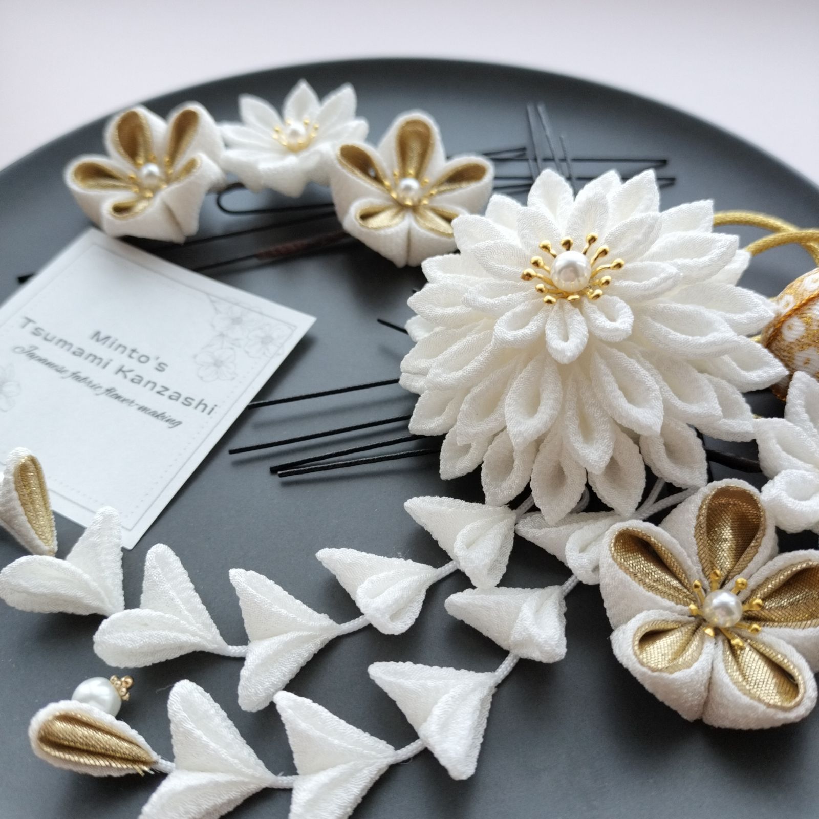 つまみ細工の髪飾り 白 金 成人式 卒業式 七五三【No.23
