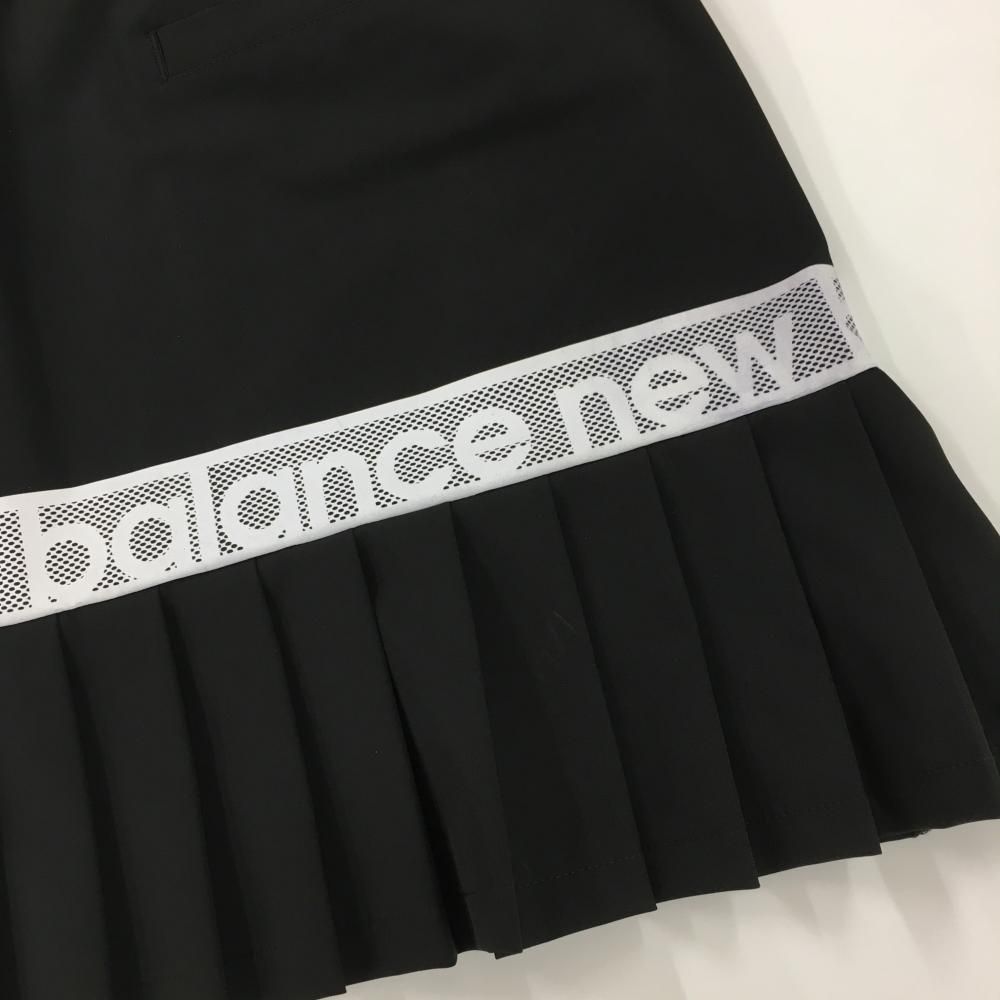 美品new balance ニューバランスロゴスカート Sサイズホワイト 超美品ニューバランスゴルフ スカート ライトグレー×黒 ロゴ地模様