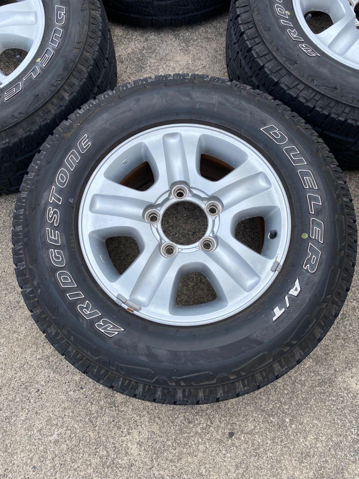 【ドール】17インチ　ランクル100用　アルミホイール　メーカー不明 17インチ ランクル100用 アルミホイール メーカー不明 キャップ