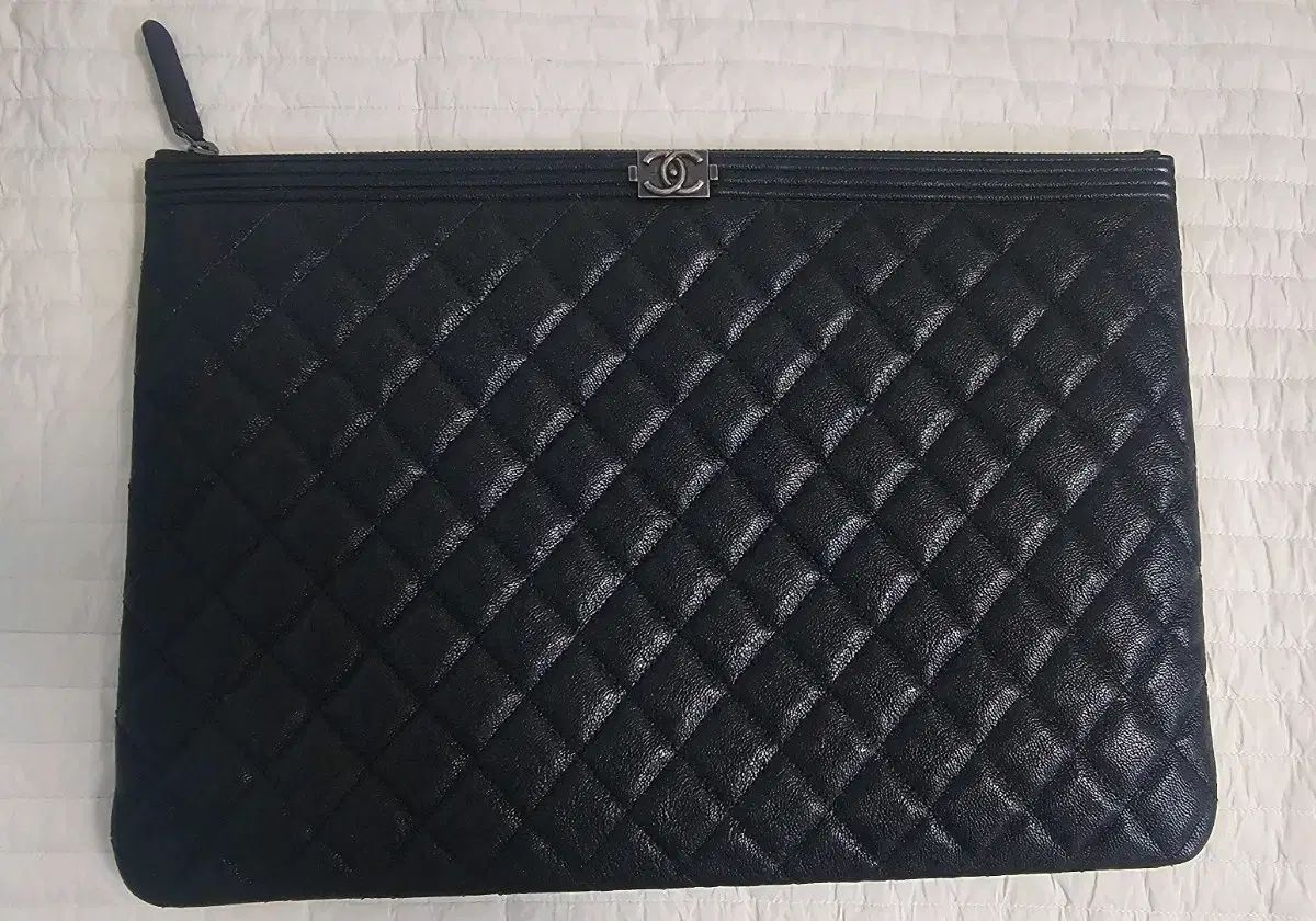 Chanel シャネル ボーイクラッチ ラージ キャビア ヴィンテージ シルバー金具