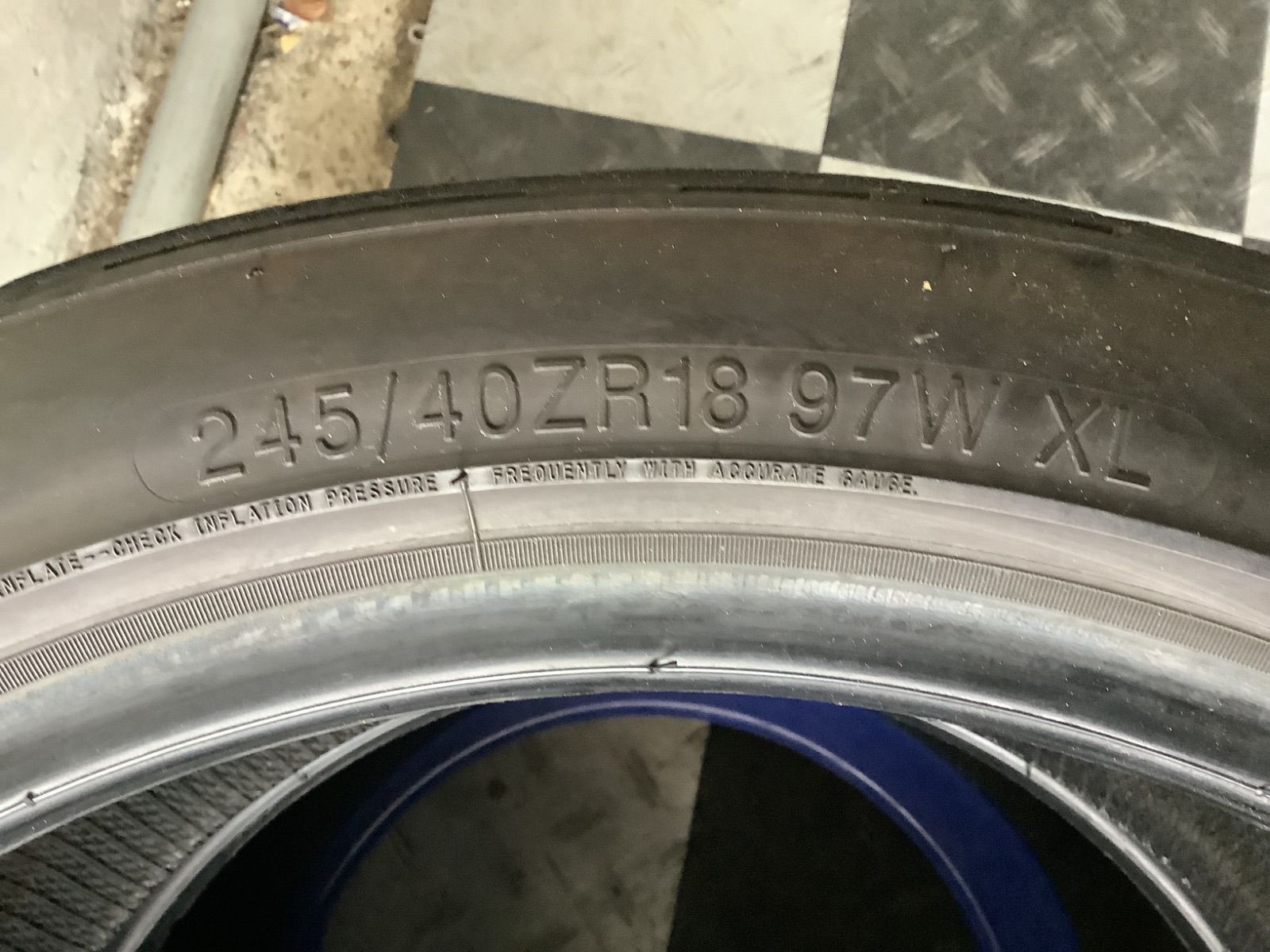 送料込み 245|40R18