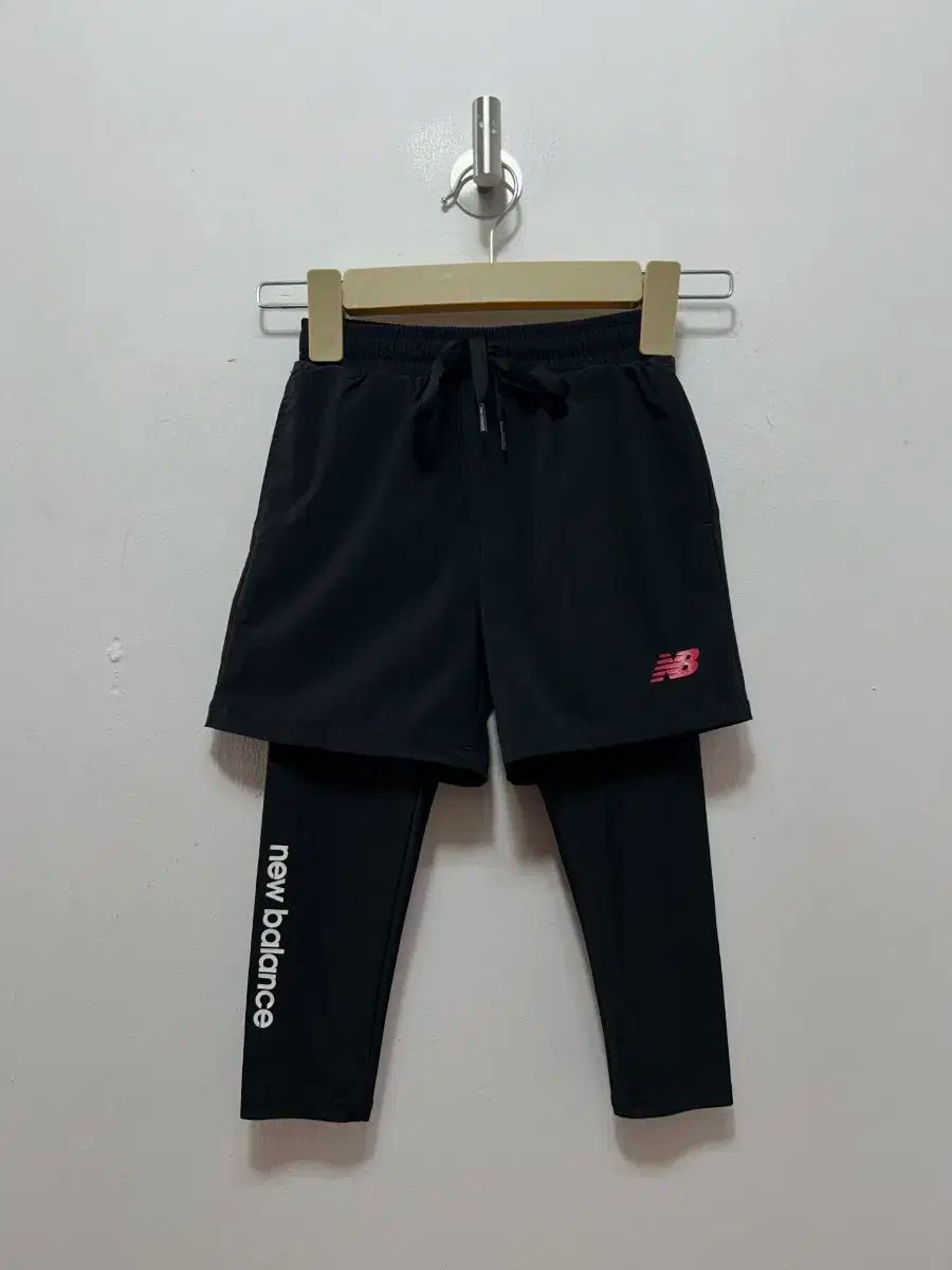 送料無料，安い キッズ New Balance(ニューバランス) 2in1 半ズボン レギンス 黒 110 サイズ その他