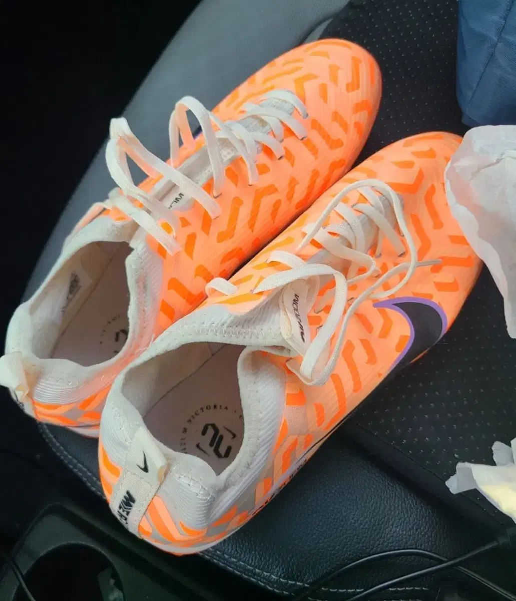 ナイキマーキュリアルヴェイパ -13エリートAG-PRO人工芝用サッカースパイク NIKE(ナイキ) マーキュリアル ヴェイパー 15 tf 265