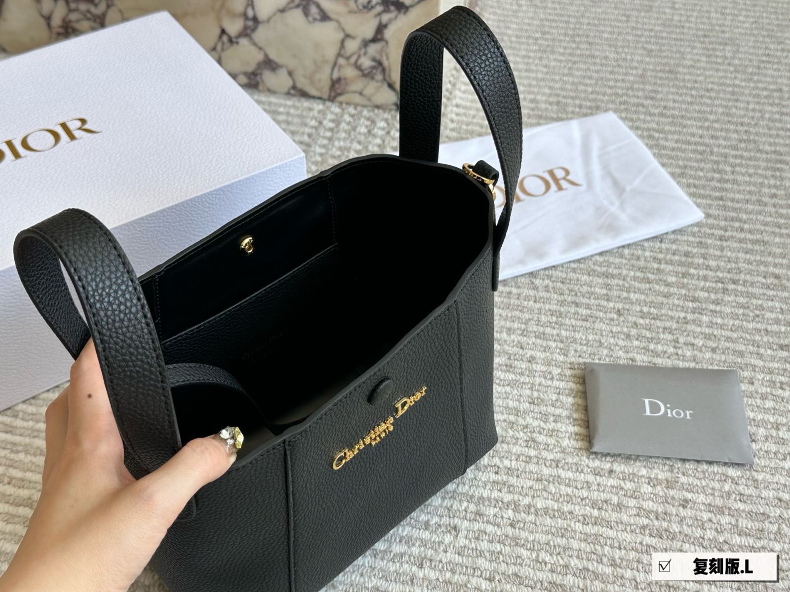 Diorディオール★Bucket Bag ★バケツバッグ★ベージュ 今日特価】DIOR Signaturea Bucket Bag [SS25 New] | ディオール