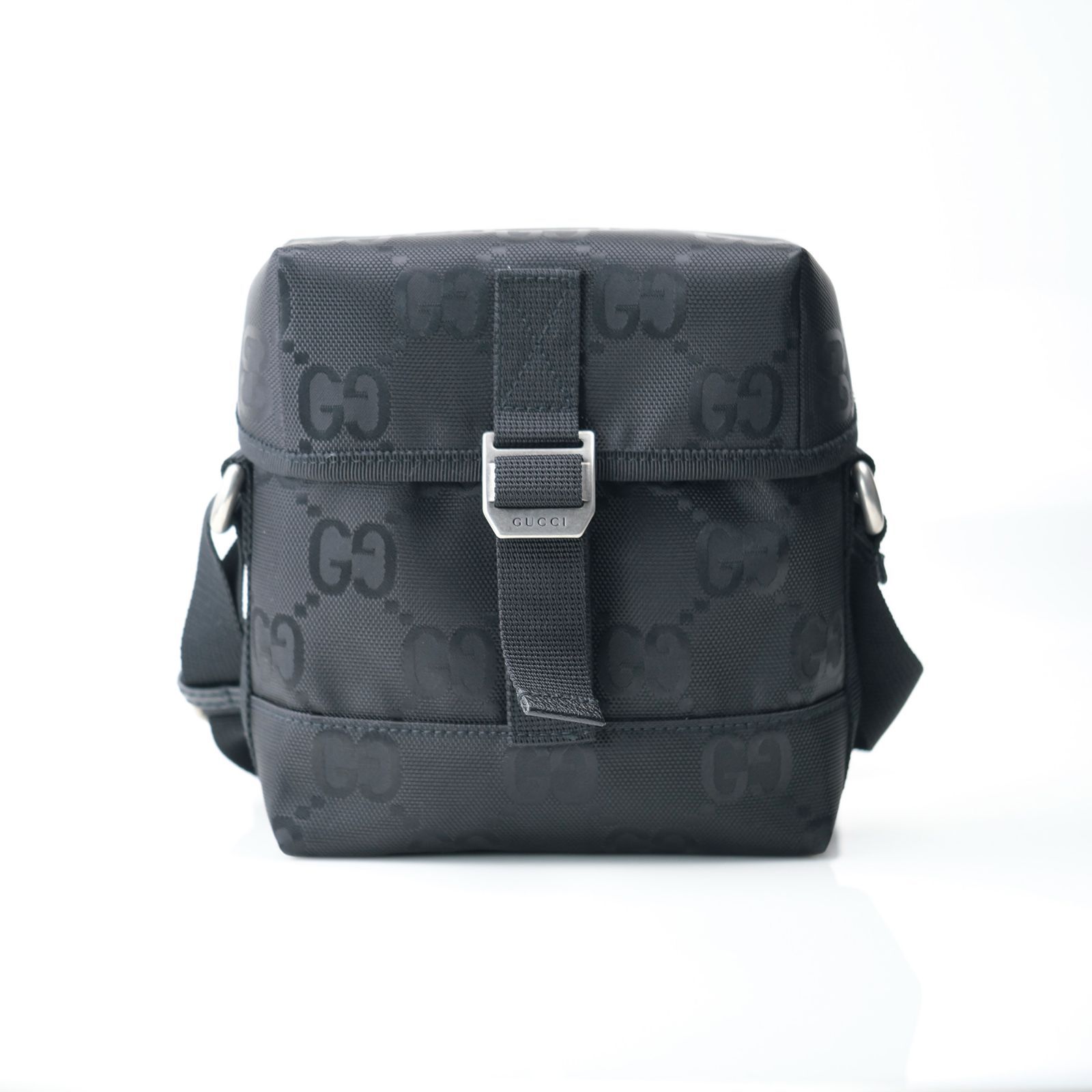 グッチ オフザグリッド GUCCI OF THE GRID ショルダーバッグ GGナイロンキャンバス ブラック ユニセックス 美品 グッチ オフザグリッド GUCCI OF THE GRID ショルダーバッグ GG