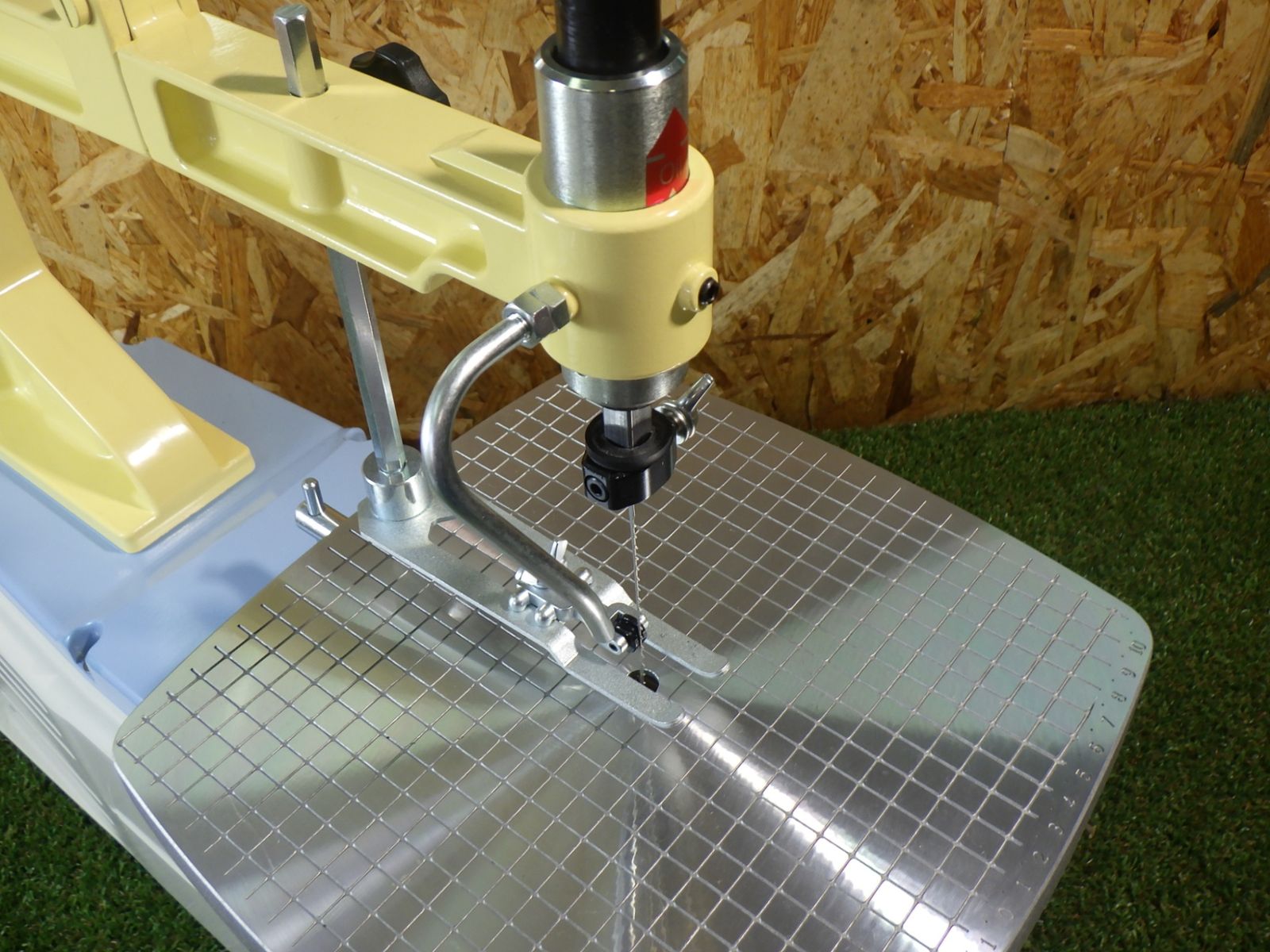 木材やプラスチック 金属板などを切断するために 卓上糸のこ盤AF-eco1 品