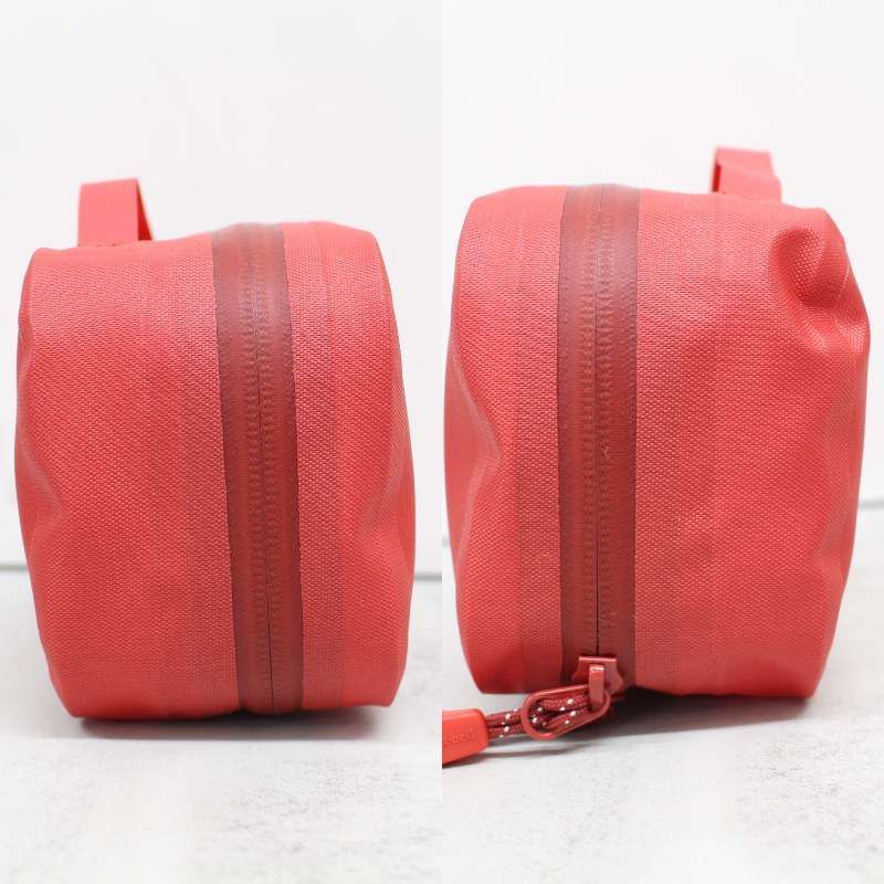 mont-bell ペット用バッグ 赤 mont-bell トラベルキットパック RED - メルカリ