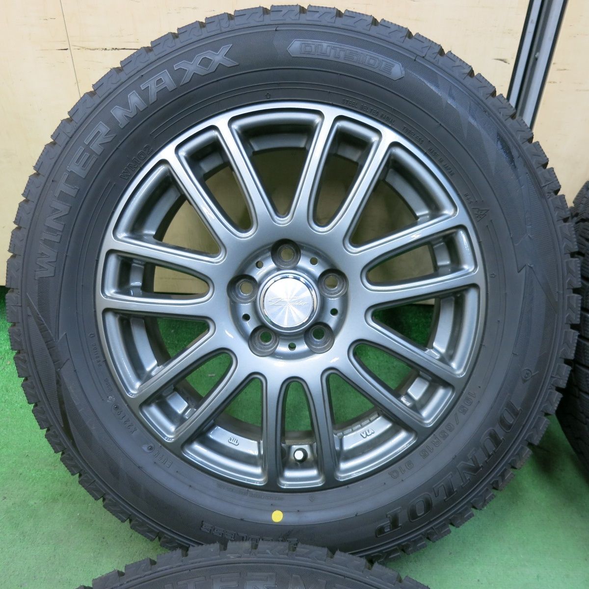 バリ溝！キレイ！ほぼ10分☆プリウス 等 195/65R15 スタッドレス 