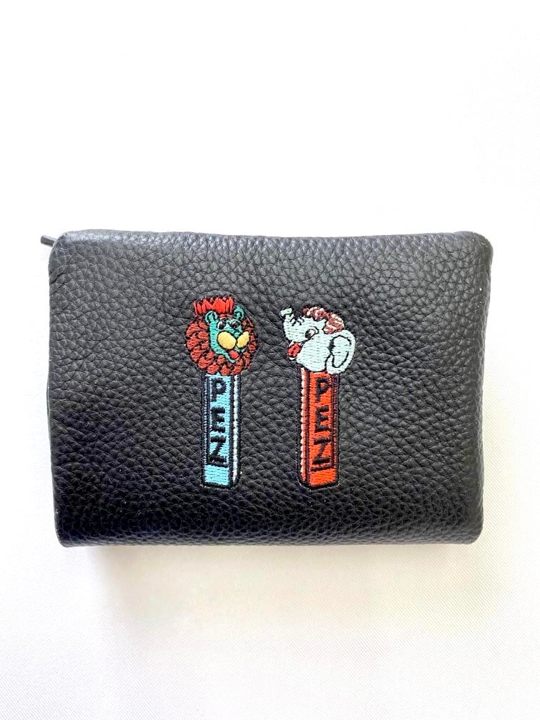 【PEZ(ペッツ)× ear】コラボ/本革/コンパクト/刺しゅう折り財布 ear PAPILLONNER 財布 「PEZ(ペッツ)×perche(ペルケ)×ear