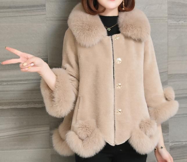 フォックスファー襟など付き羊毛コート毛皮