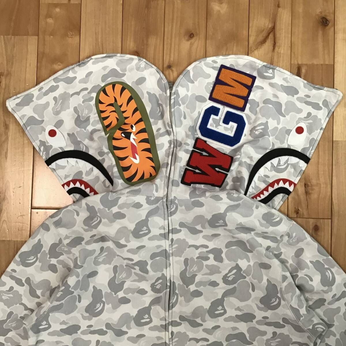A Bathing Ape 迷彩パーカー 2XL 原宿限定 A Bathing Ape 迷彩パーカー 2XL 原宿限定