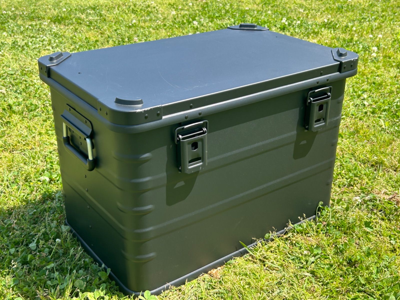 マットブラック スタッキング アルミコンテナボックス 69 L アウトドア収納ボックス キャンプ収納箱 トランクカーゴ ブラックコンテナBOX アウトドコンテナ ブラックボックス ブラックコンテナ