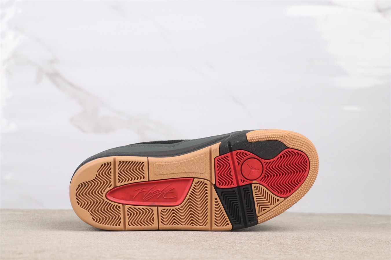 HF3255-001 エアジョーダン