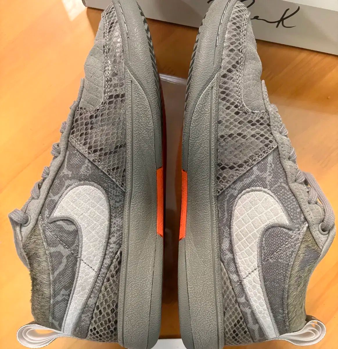 265 NIKE