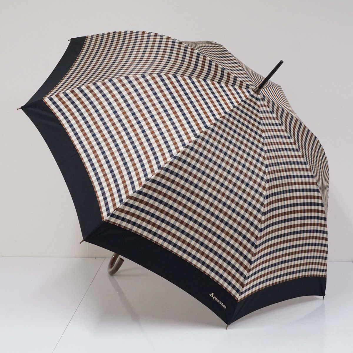 美品未使用タグ付き　Aquascutum 晴雨兼用長傘　チェック柄　紳士　メンズ 美品未使用タグ付きAquascutum 晴雨兼用長傘チェック柄紳士メンズ