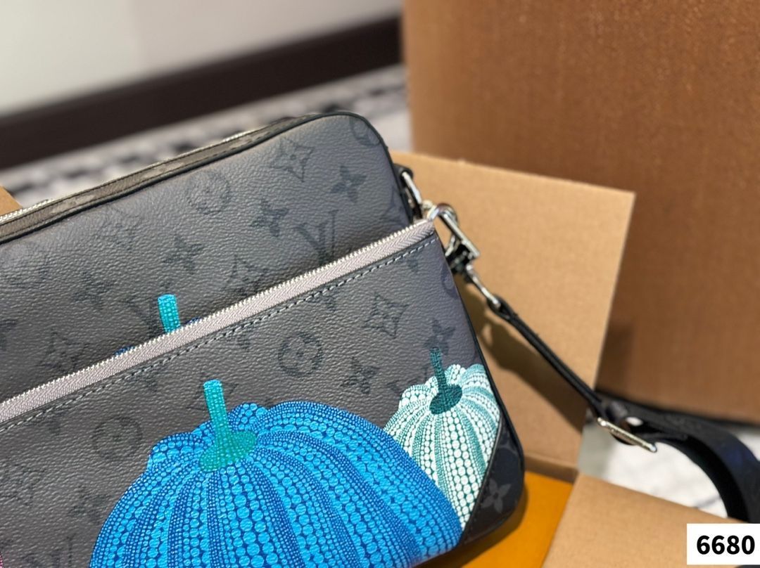 LOUIS VUITTON メンズ 3-in-1 ポシェット ? 25×18cm [本日特価